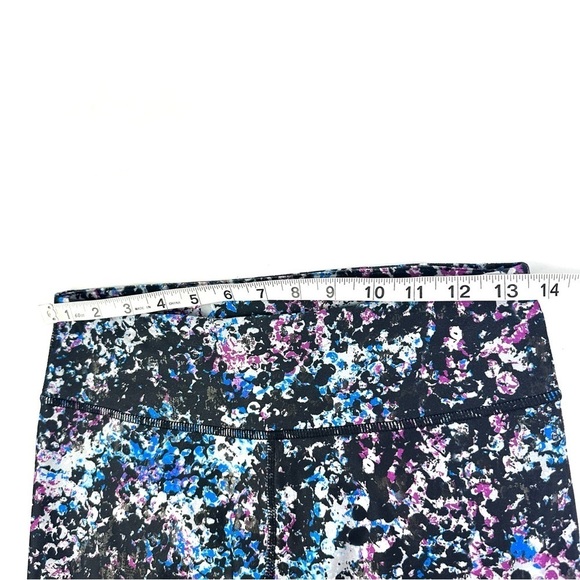 Fabletics Salar Capri Leggings Small Pebble Print Compression Womens Brand New - Picture 7 of 9